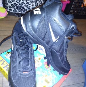 Nike men's football soccer cleats size 9.5